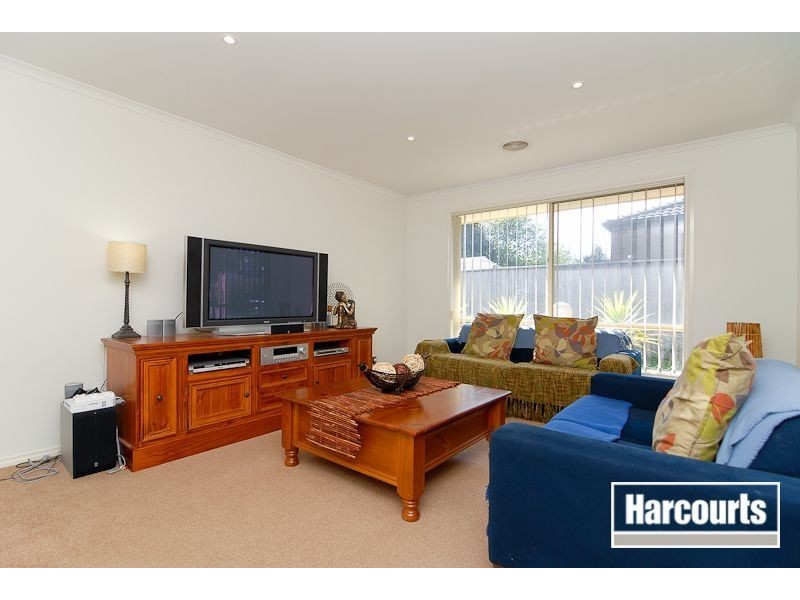 16 Meadowlands Way, Berwick VIC 3806