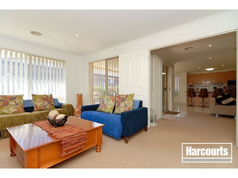 16 Meadowlands Way, Berwick VIC 3806
