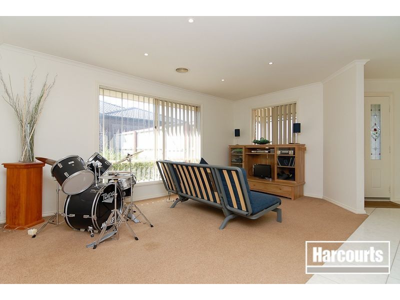 16 Meadowlands Way, Berwick VIC 3806