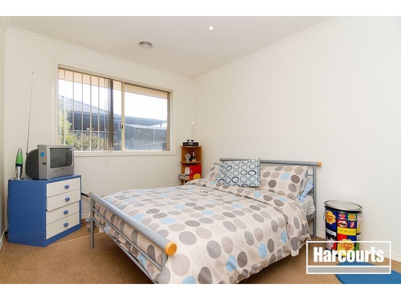 16 Meadowlands Way, Berwick VIC 3806