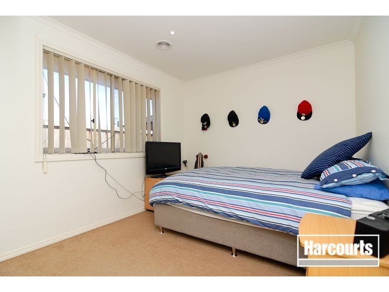 16 Meadowlands Way, Berwick VIC 3806