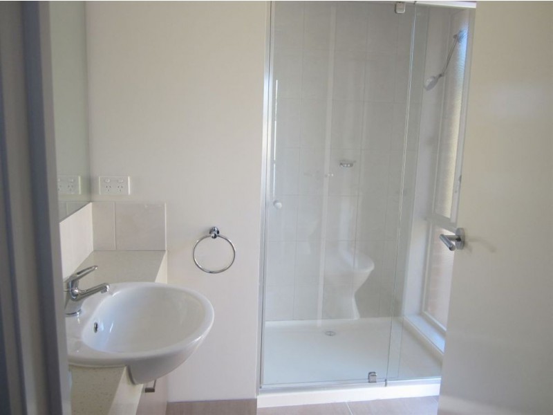 2/2 Godwin Avenue, Narre Warren VIC 3805