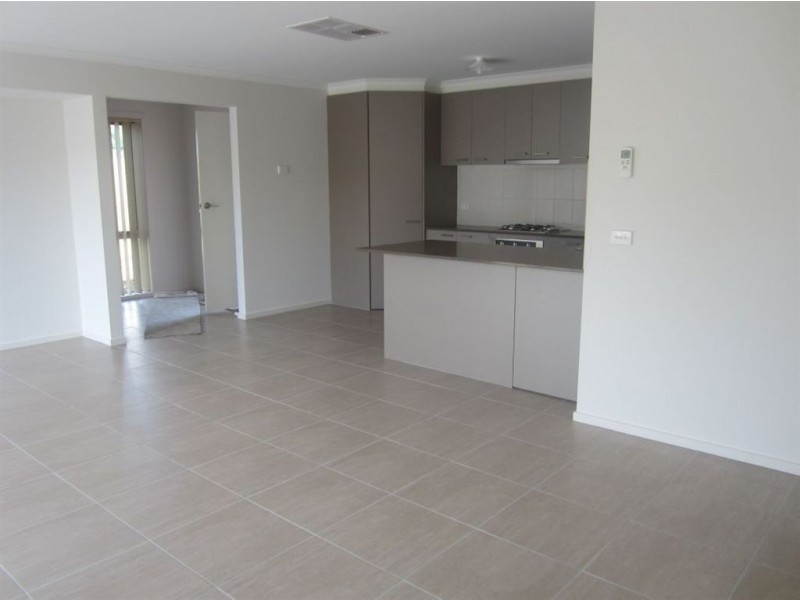 2/2 Godwin Avenue, Narre Warren VIC 3805