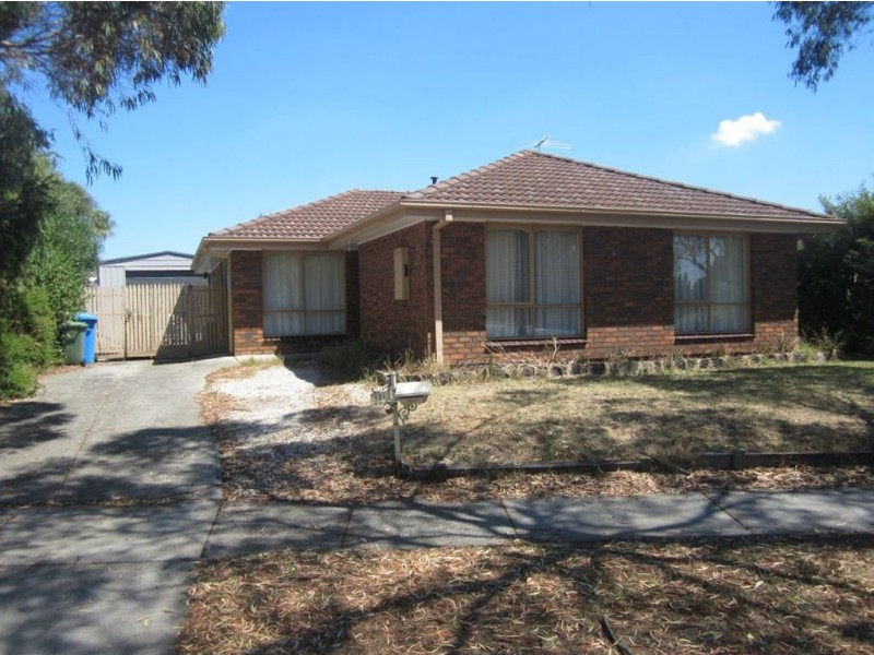 121 Endeavour Drive, Cranbourne North VIC 3977