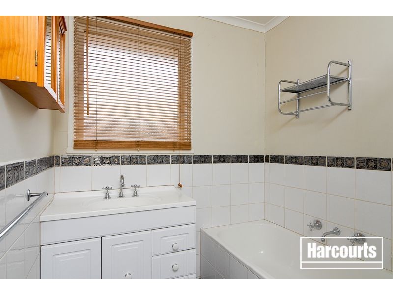 121 Endeavour Drive, Cranbourne North VIC 3977