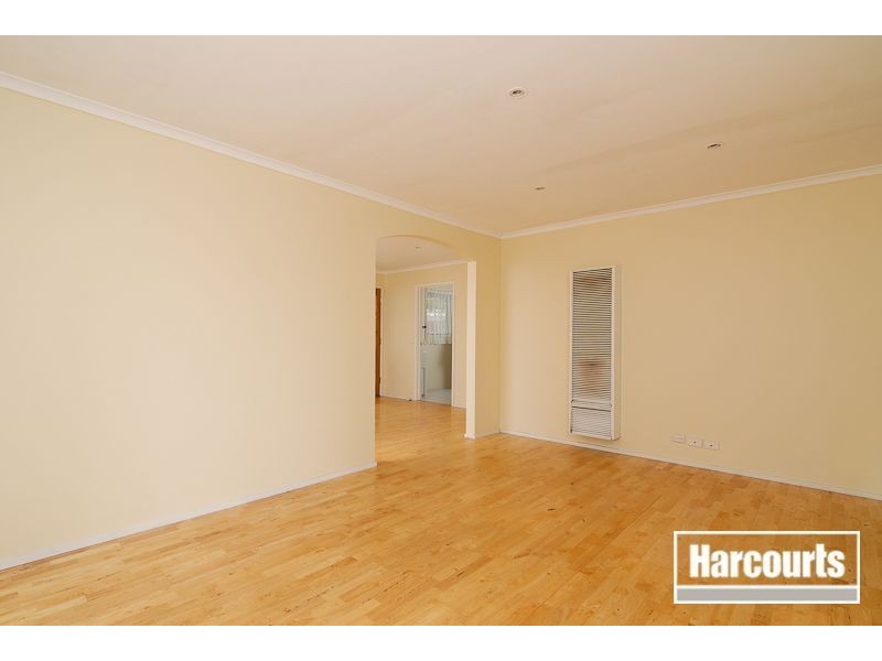 121 Endeavour Drive, Cranbourne North VIC 3977