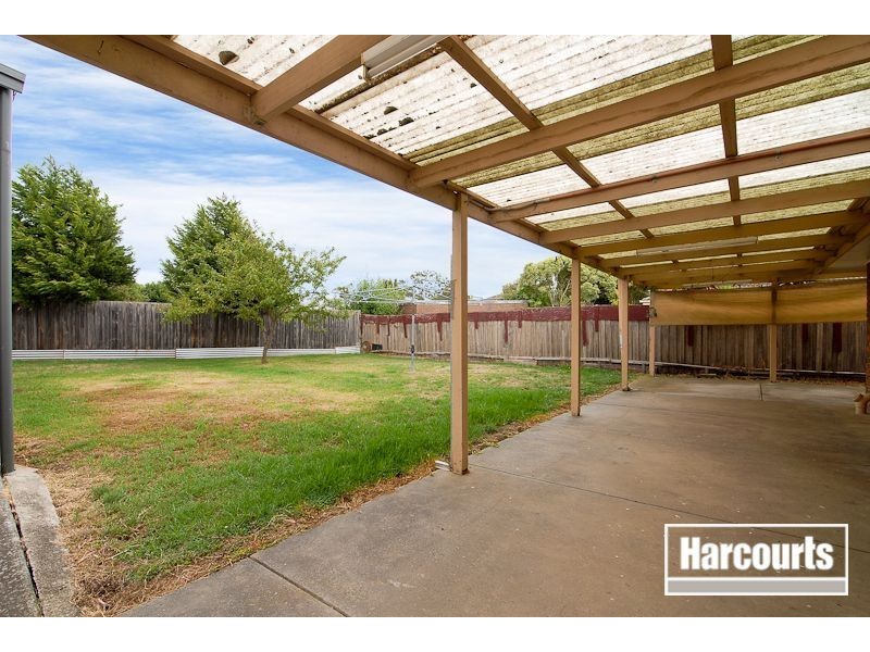 121 Endeavour Drive, Cranbourne North VIC 3977