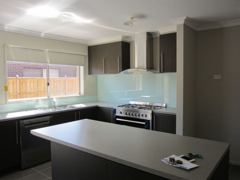 10 Burford Way, Cranbourne North VIC 3977