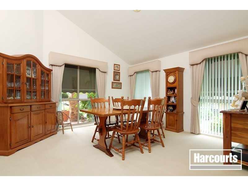 4 Kendall Drive, Narre Warren VIC 3805