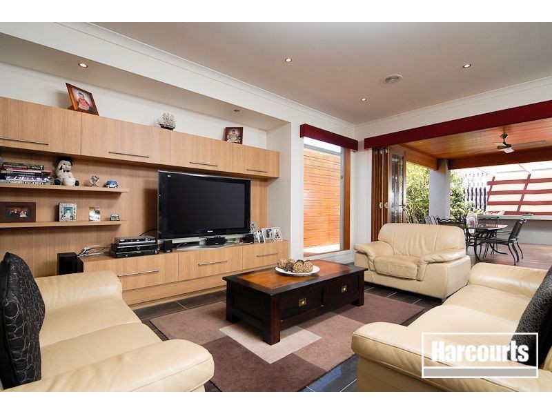 7 Nature Circuit, Cranbourne North VIC 3977