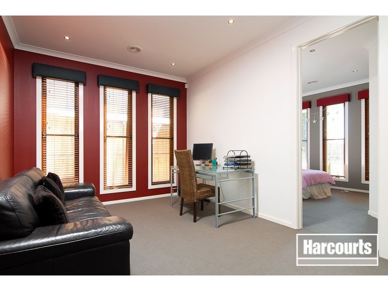 7 Nature Circuit, Cranbourne North VIC 3977