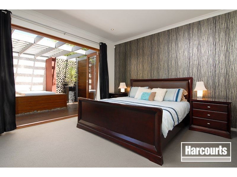 7 Nature Circuit, Cranbourne North VIC 3977