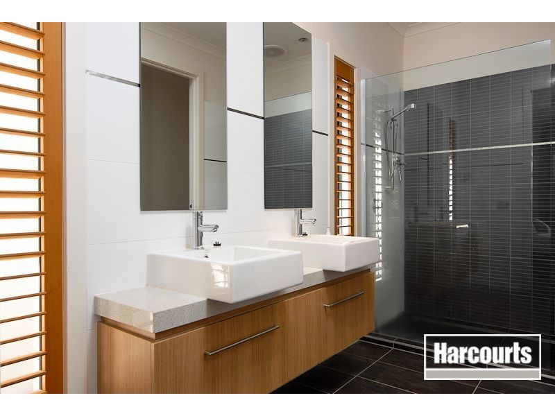 7 Nature Circuit, Cranbourne North VIC 3977
