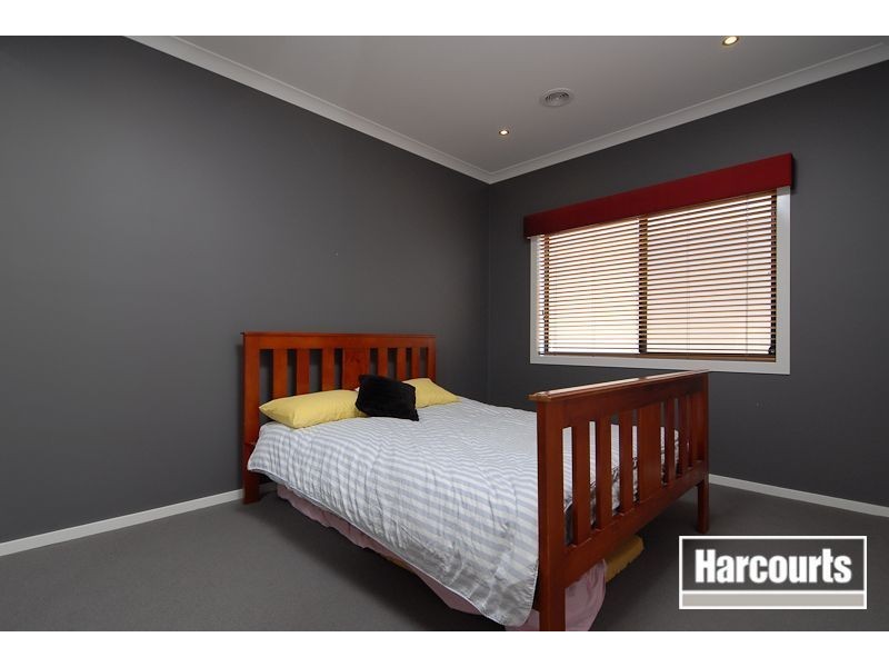 7 Nature Circuit, Cranbourne North VIC 3977