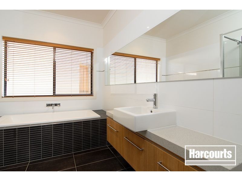 7 Nature Circuit, Cranbourne North VIC 3977