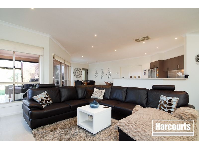 63 Mannavue Boulevard, Cranbourne North VIC 3977