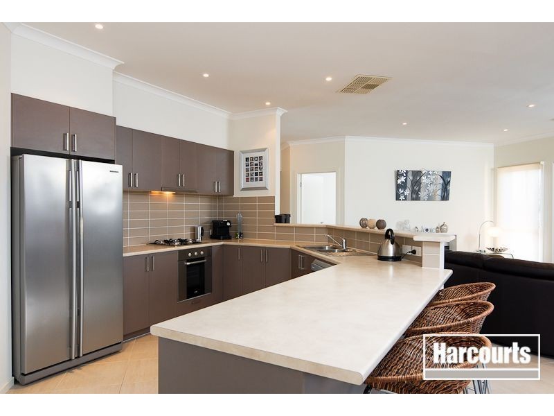 63 Mannavue Boulevard, Cranbourne North VIC 3977