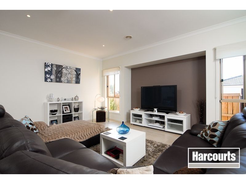 63 Mannavue Boulevard, Cranbourne North VIC 3977