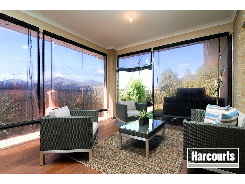 63 Mannavue Boulevard, Cranbourne North VIC 3977