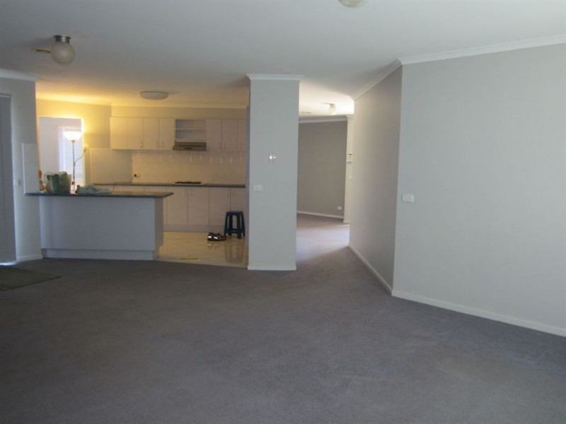 33 Amberly Park Drive, Narre Warren South VIC 3805