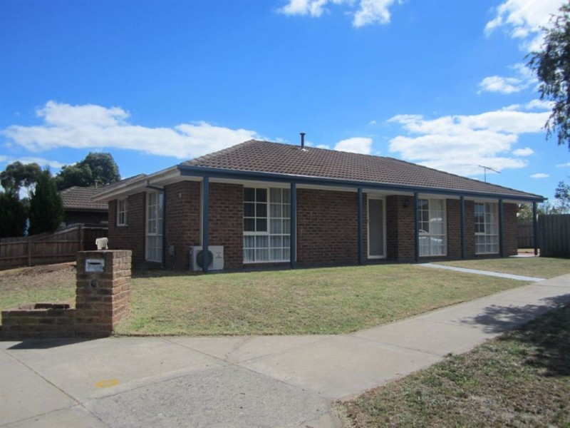 33 Courtenay Avenue, Cranbourne North VIC 3977