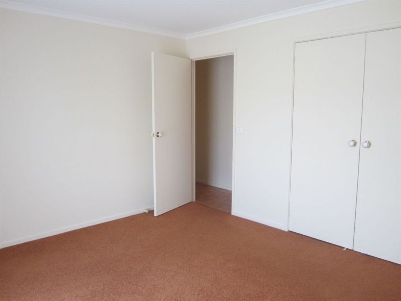 33 Courtenay Avenue, Cranbourne North VIC 3977