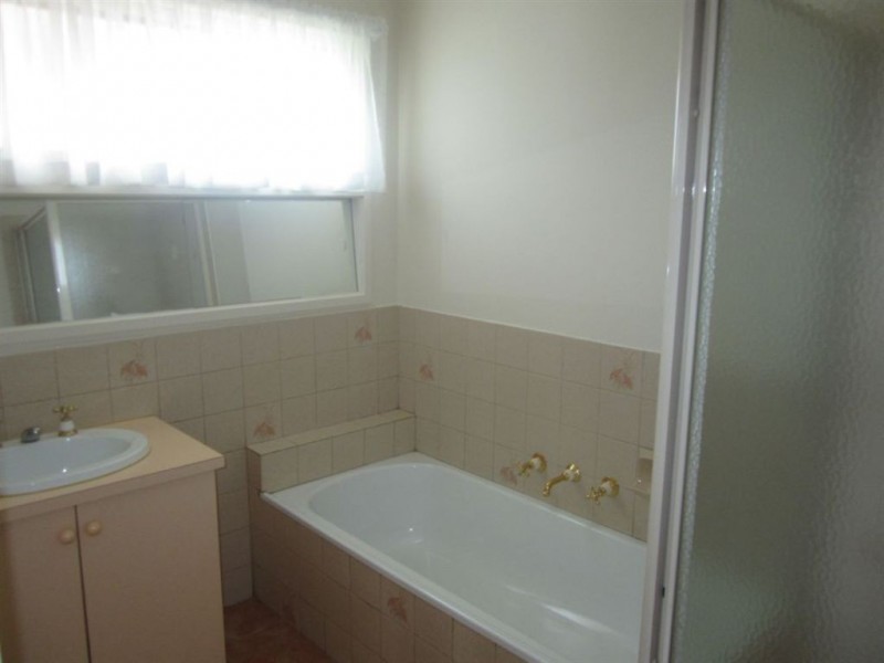 33 Courtenay Avenue, Cranbourne North VIC 3977