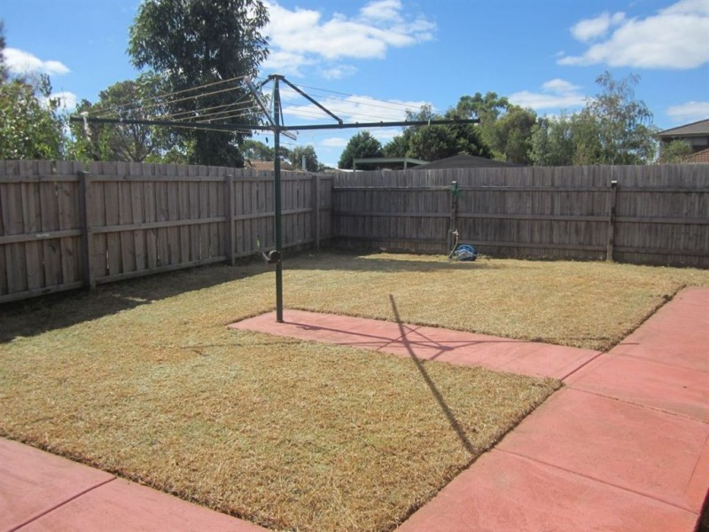 33 Courtenay Avenue, Cranbourne North VIC 3977