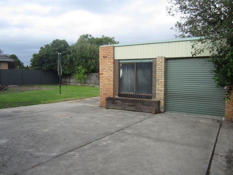 26 Charles Avenue, Hallam VIC 3803
