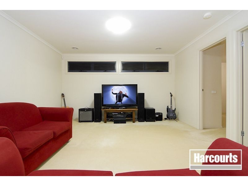 10 Tusmore Grove, Cranbourne North VIC 3977