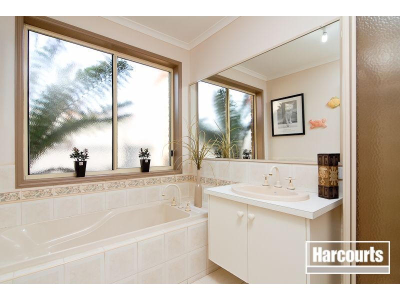 31 Scarborough Drive, Narre Warren South VIC 3805