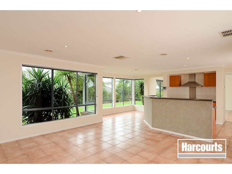 32 Olive Road, Lynbrook VIC 3975