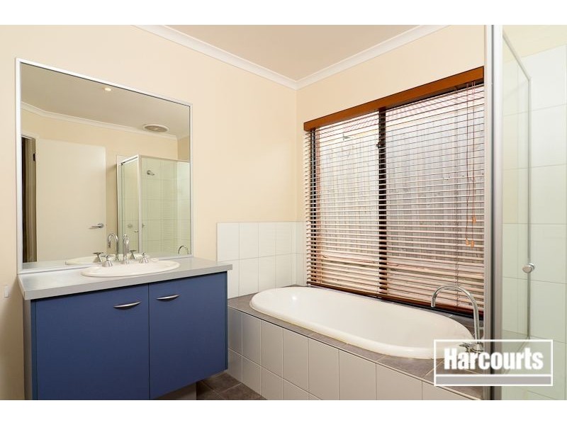32 Olive Road, Lynbrook VIC 3975