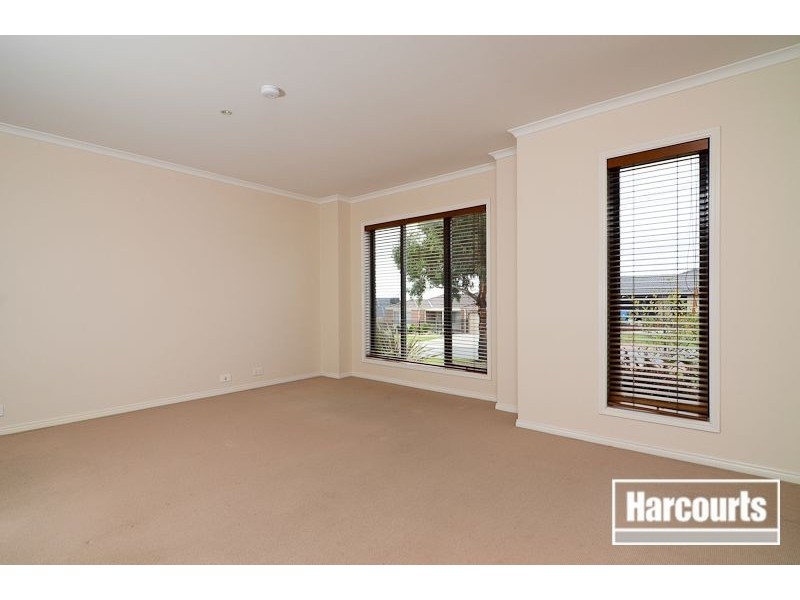 32 Olive Road, Lynbrook VIC 3975