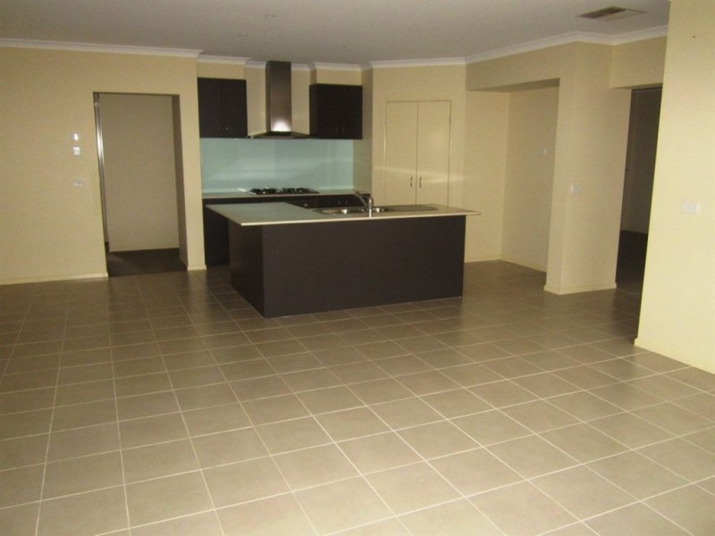 13 Camdolle Close, Pakenham VIC 3810