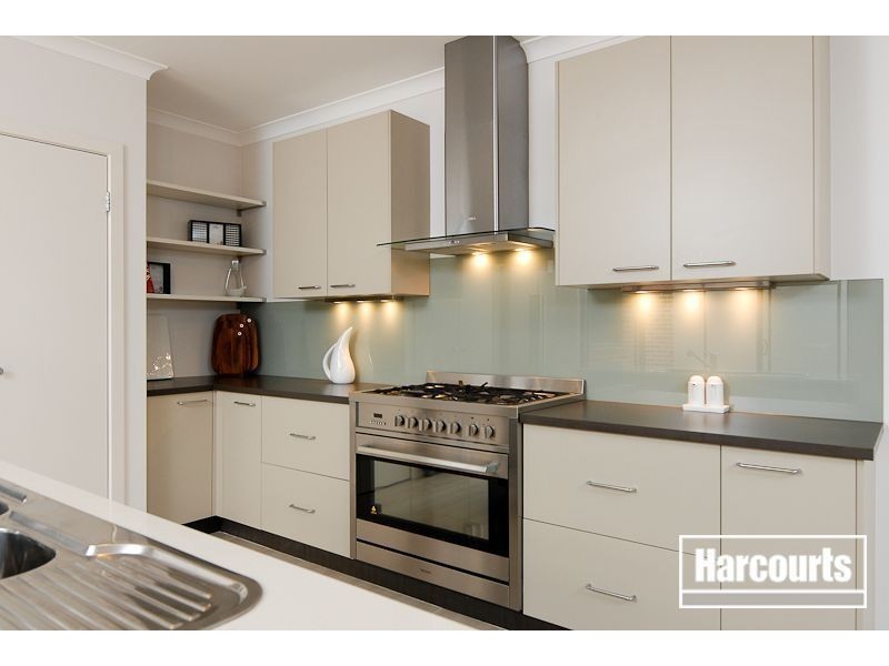 6 Frogmore Lane, Cranbourne North VIC 3977