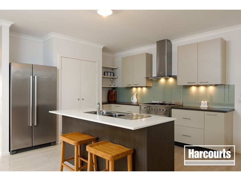 6 Frogmore Lane, Cranbourne North VIC 3977