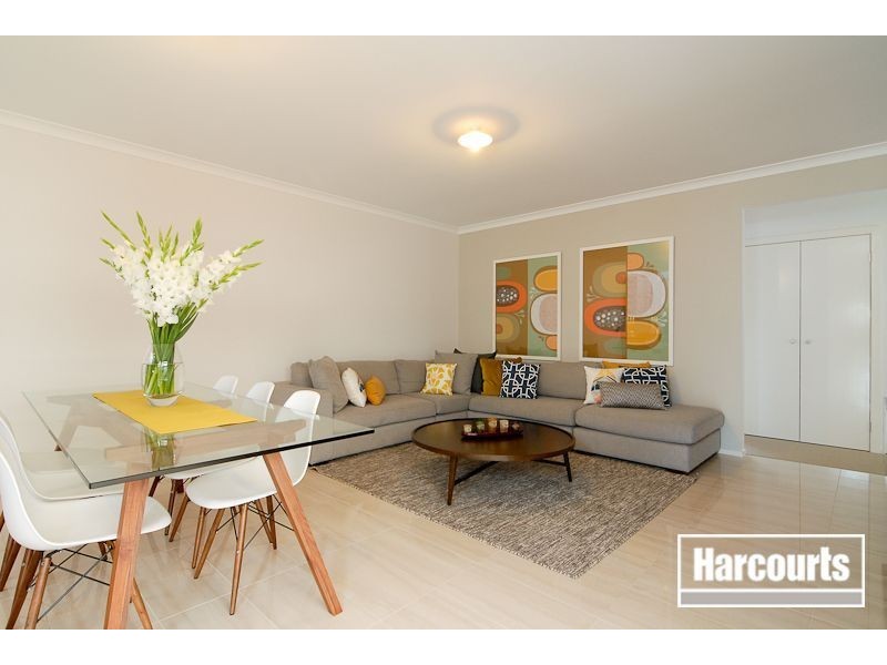 6 Frogmore Lane, Cranbourne North VIC 3977