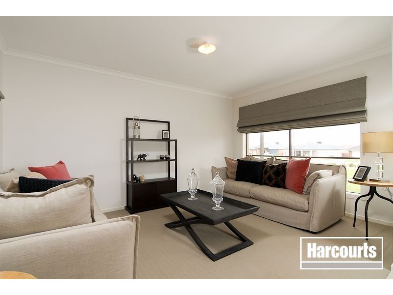 6 Frogmore Lane, Cranbourne North VIC 3977