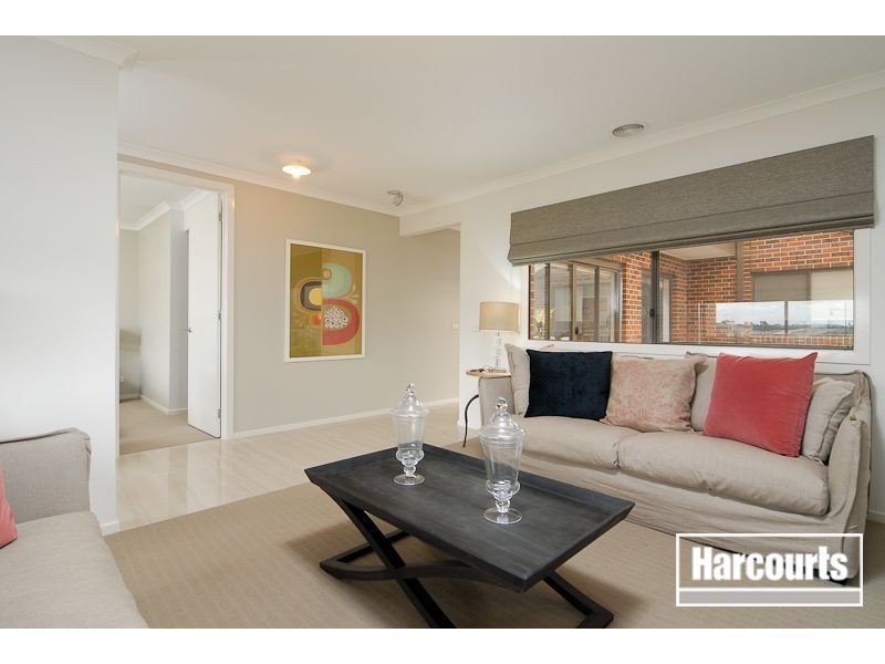 6 Frogmore Lane, Cranbourne North VIC 3977