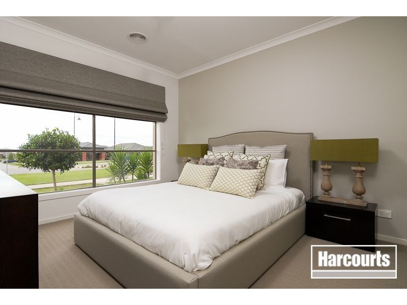 6 Frogmore Lane, Cranbourne North VIC 3977