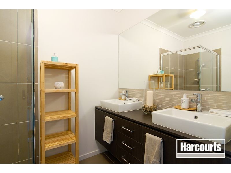 6 Frogmore Lane, Cranbourne North VIC 3977