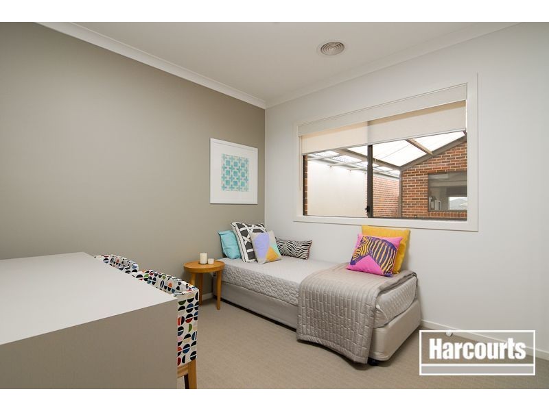 6 Frogmore Lane, Cranbourne North VIC 3977