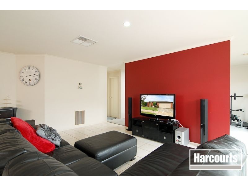 15 Blandford Crescent, Narre Warren South VIC 3805