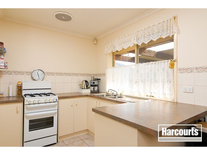 37 Scarborough Avenue, Cranbourne West VIC 3977