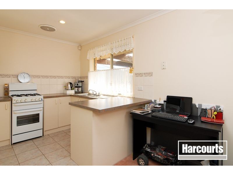 37 Scarborough Avenue, Cranbourne West VIC 3977