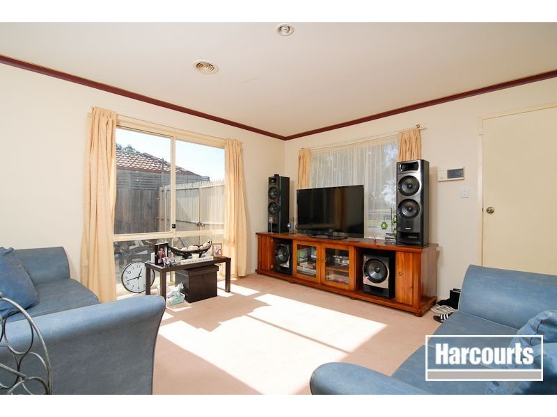 37 Scarborough Avenue, Cranbourne West VIC 3977