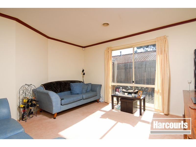 37 Scarborough Avenue, Cranbourne West VIC 3977