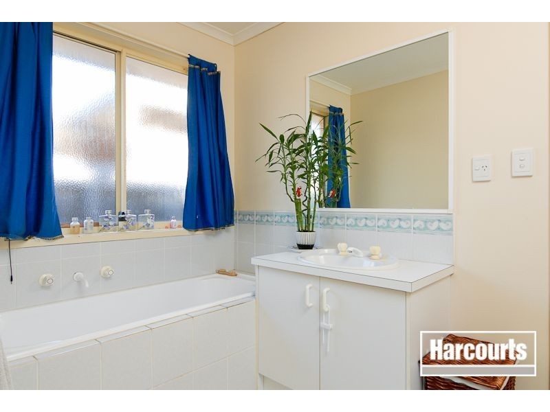 37 Scarborough Avenue, Cranbourne West VIC 3977