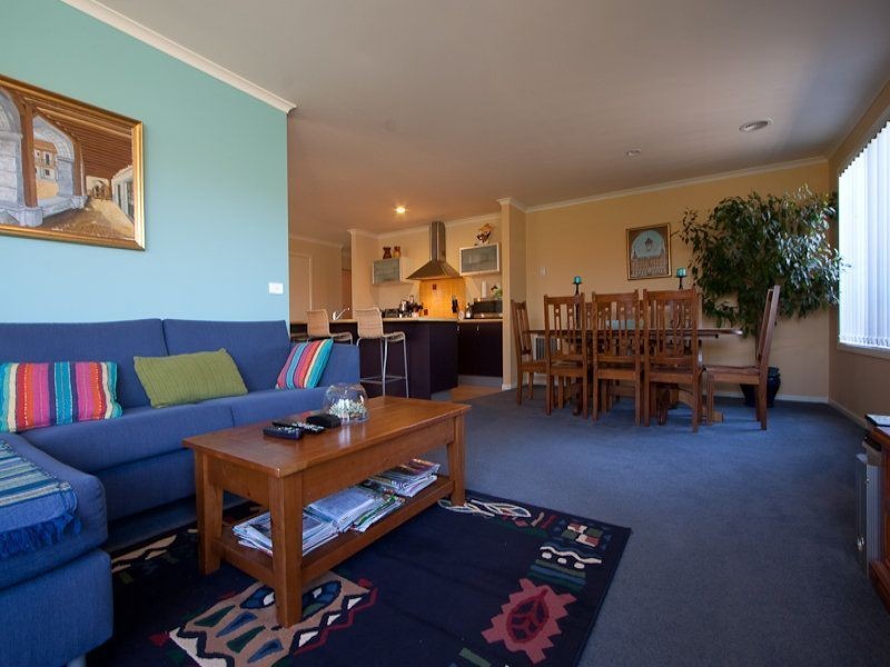 82 Seebeck Drive, Narre Warren South VIC 3805